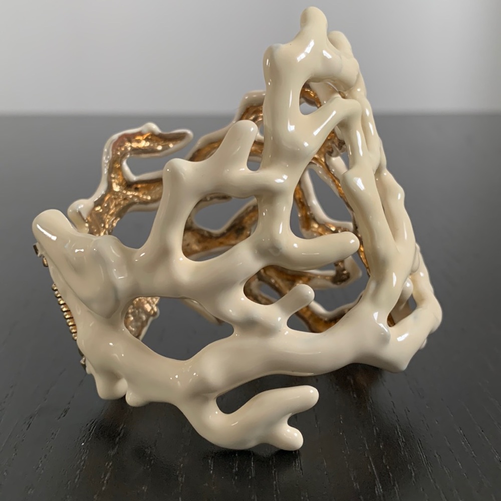 Ivory coral bracelet